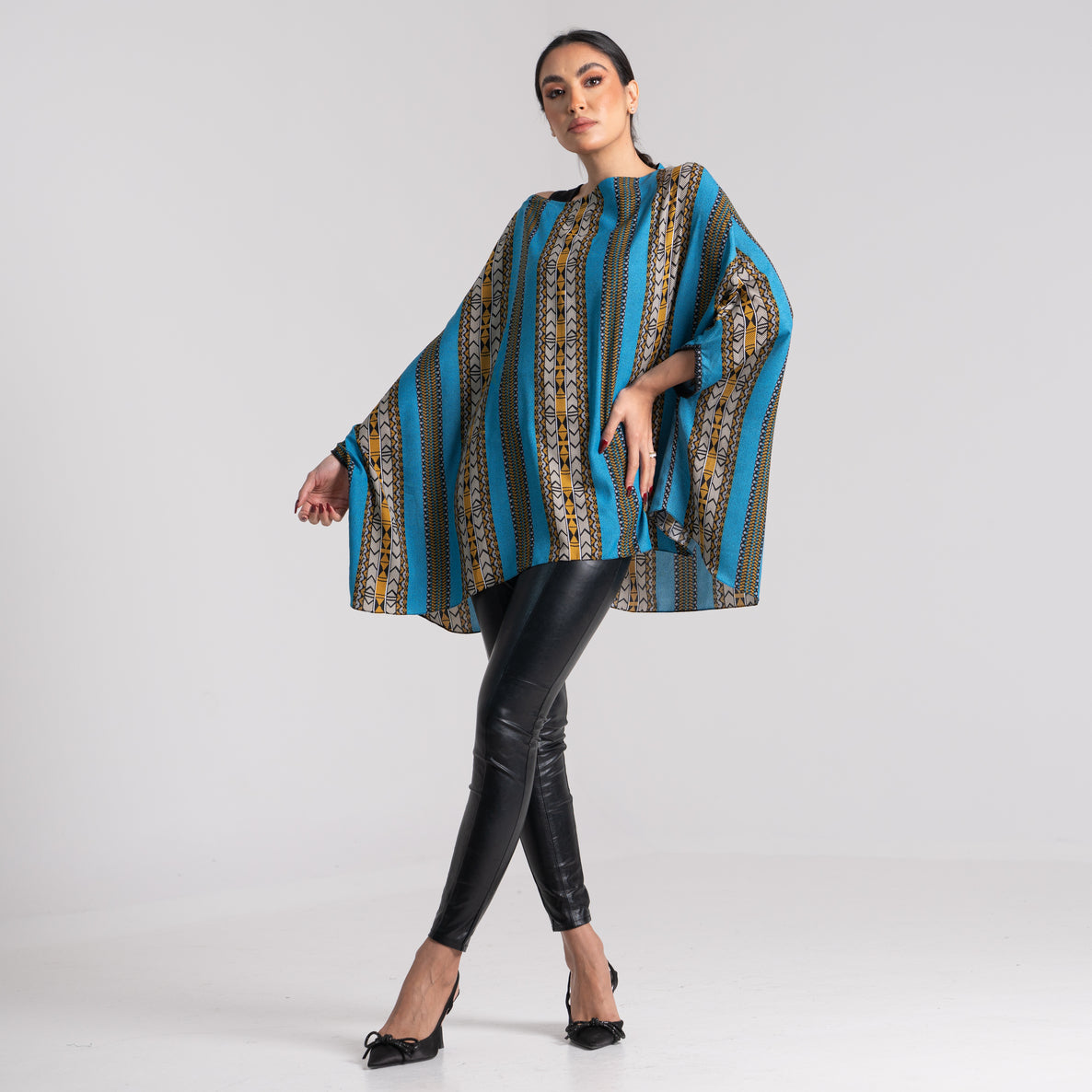 LA REINE - Blue sadu print batwing top