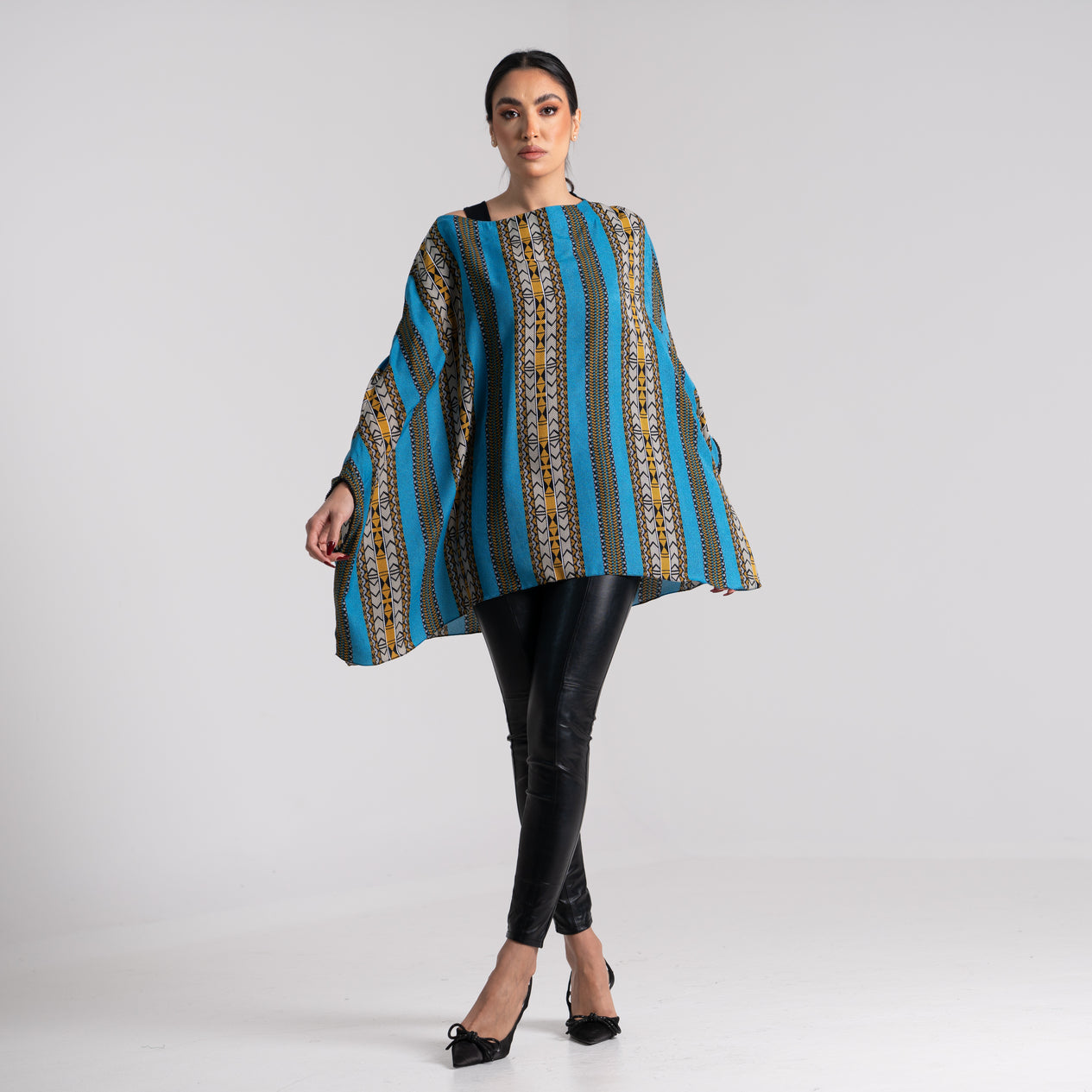 LA REINE - Blue sadu print batwing top