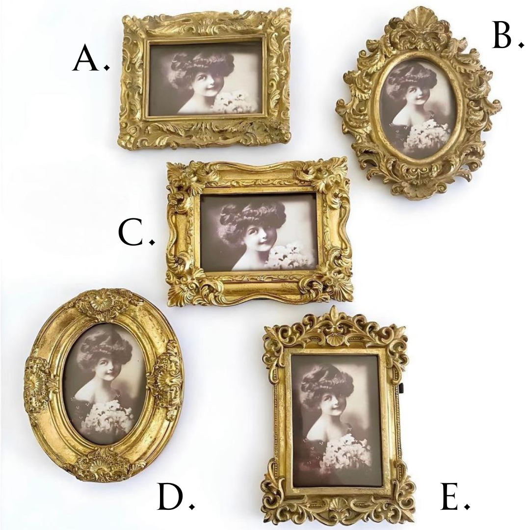 SCARLET BOUTIQUE - Antique style mini golden picture frame