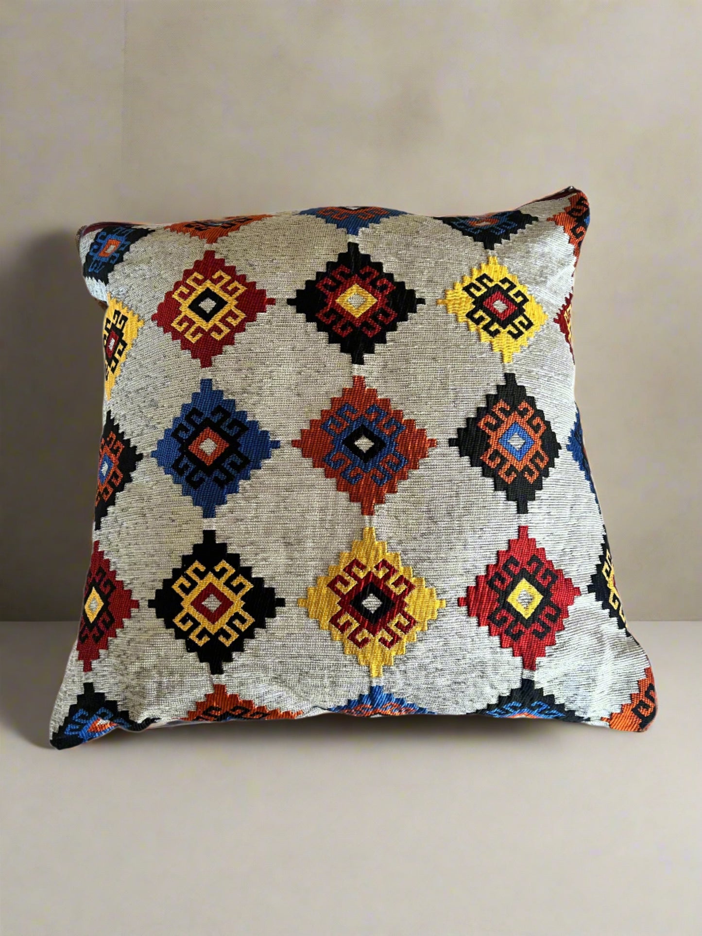 SCARLET BOUTIQUE - Traditional saudi patterns cushions