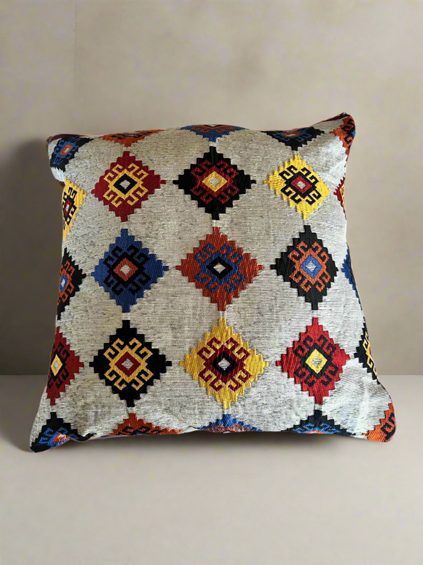 SCARLET BOUTIQUE - Traditional saudi patterns cushions