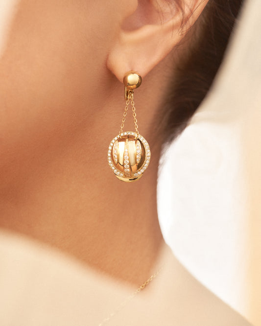 The Soul Of - Hard hat gold earrings with white diamonds