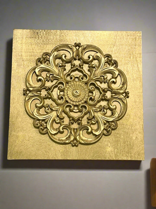 SCARLET BOUTIQUE - Gold wooden wall hanging